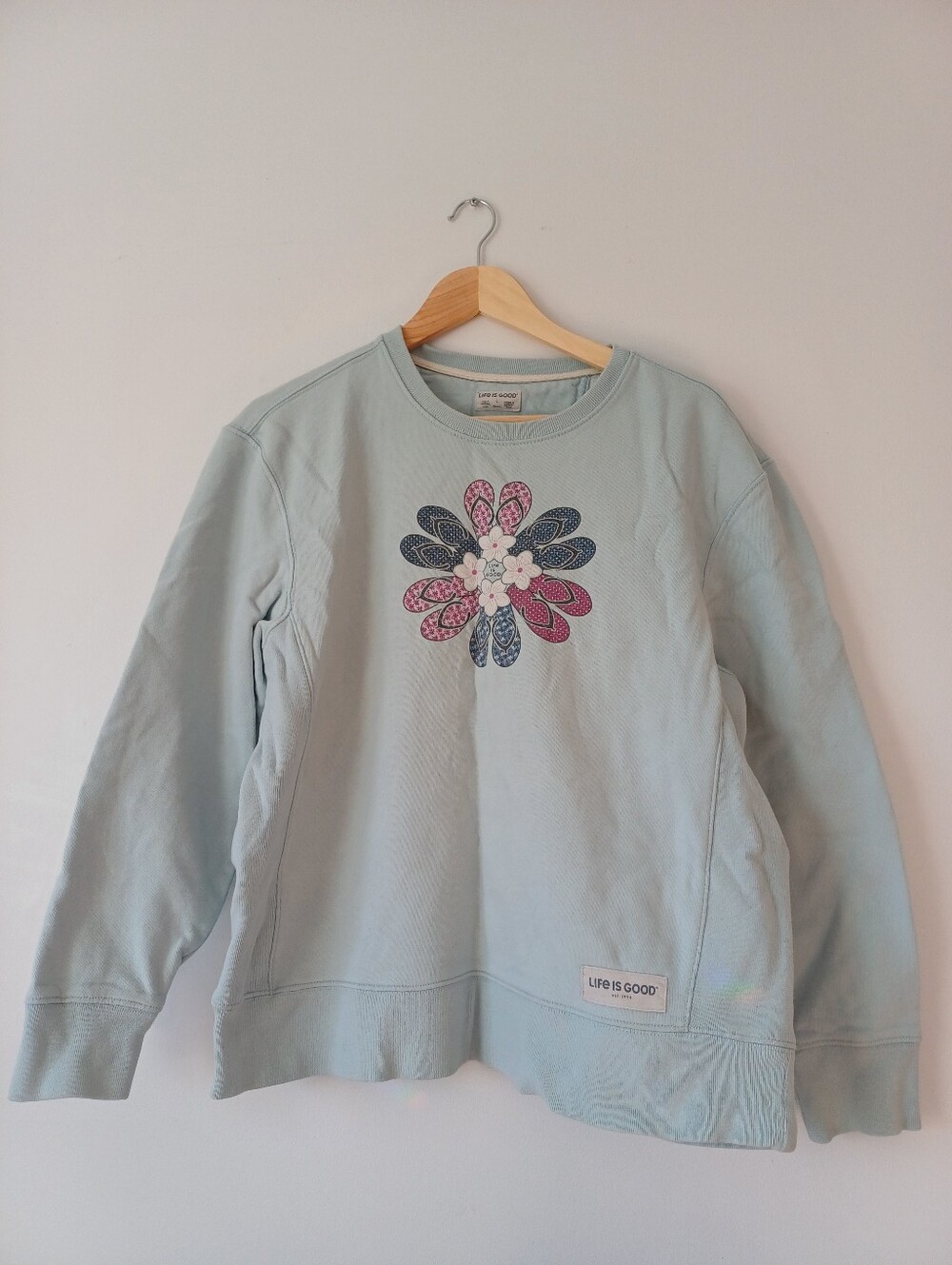 Life is Good Women’s Light Blue Floral Graphic Sweatshirt Size L
